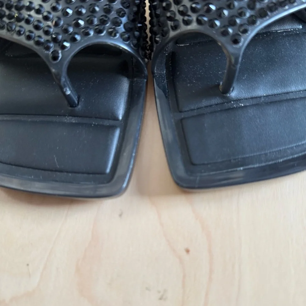 Kate Perry Sandals - Picture 3 of 4